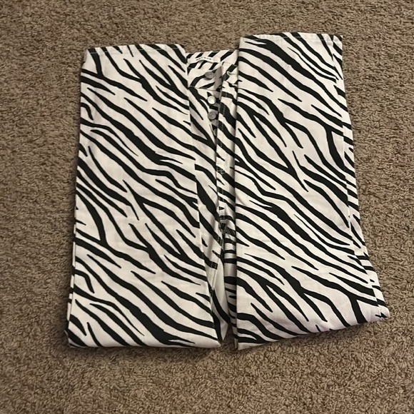 Zebra print, button up, denim material, worn twice, like new condition - Picture 2 of 5